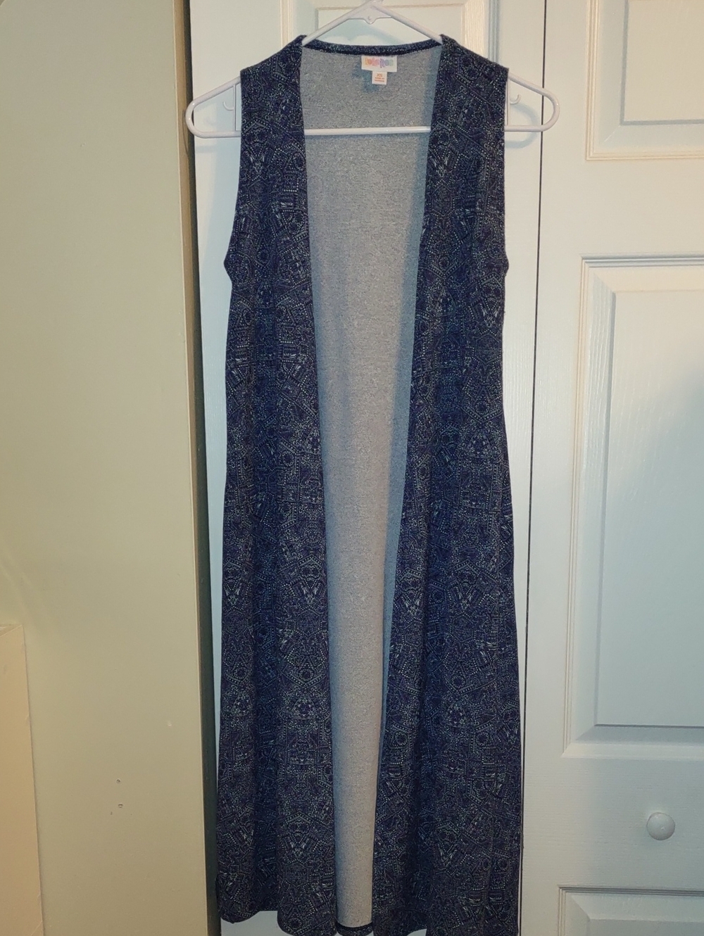 LuLaRoe Navy and White Sleeveless V-Neck Knit Duster